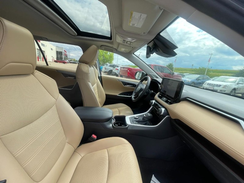 Toyota RAV4 Hybrid Vehicle Image 05