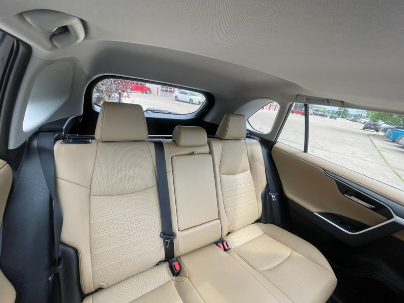 Toyota RAV4 Hybrid Vehicle Image 06