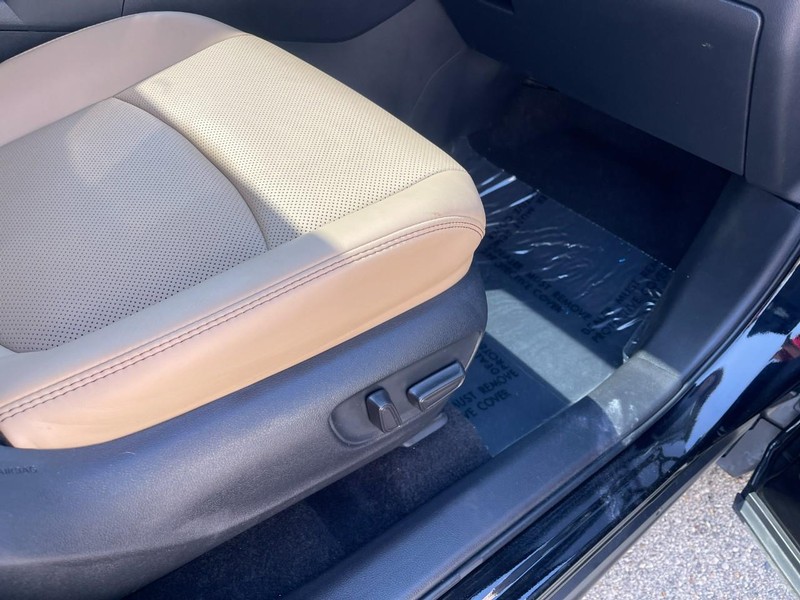 Toyota RAV4 Hybrid Vehicle Image 12