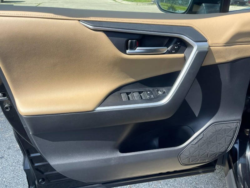 Toyota RAV4 Hybrid Vehicle Image 22
