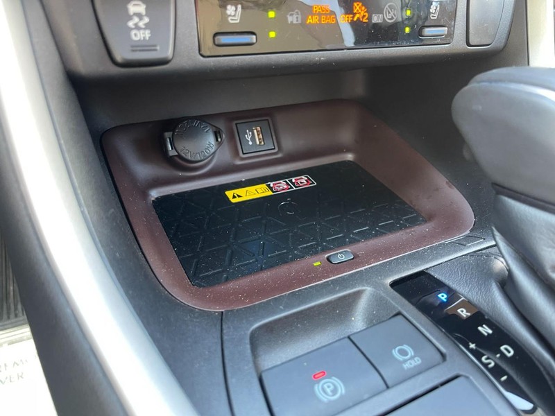 Toyota RAV4 Hybrid Vehicle Image 32