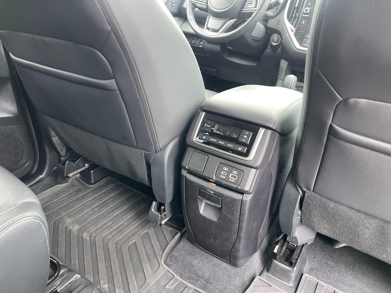 Subaru Ascent Vehicle Image 14