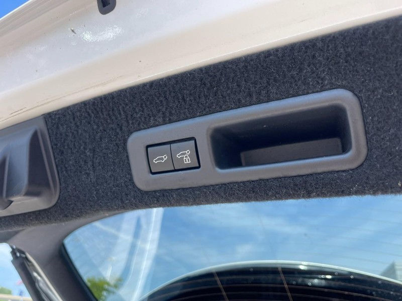 Lexus RX Vehicle Image 18