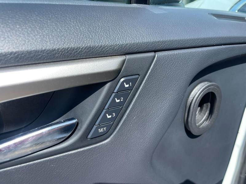 Lexus RX Vehicle Image 25