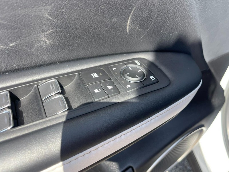 Lexus RX Vehicle Image 26