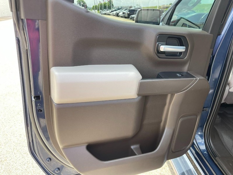 Chevrolet Silverado 1500 Vehicle Image 18