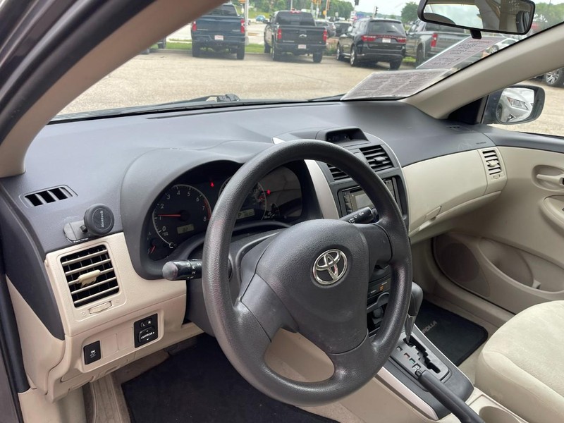 Toyota Corolla Vehicle Image 10