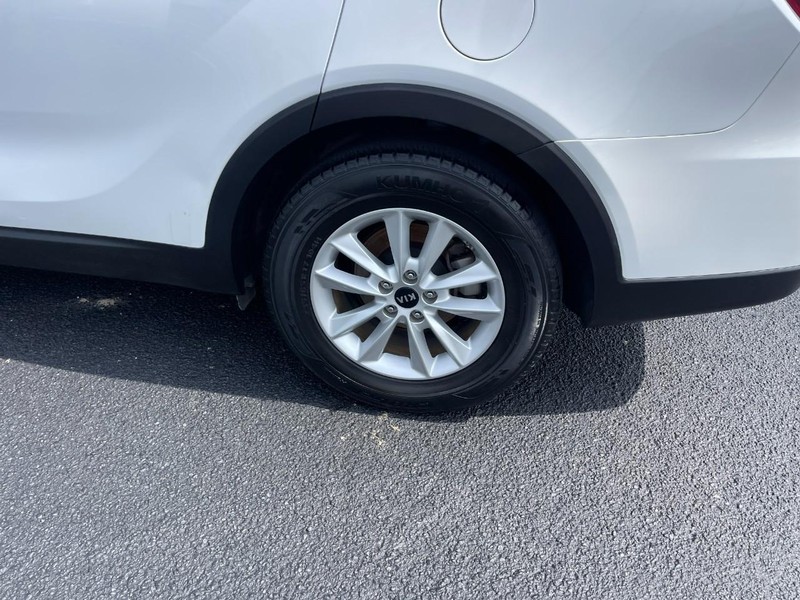 Kia Sorento Vehicle Image 05