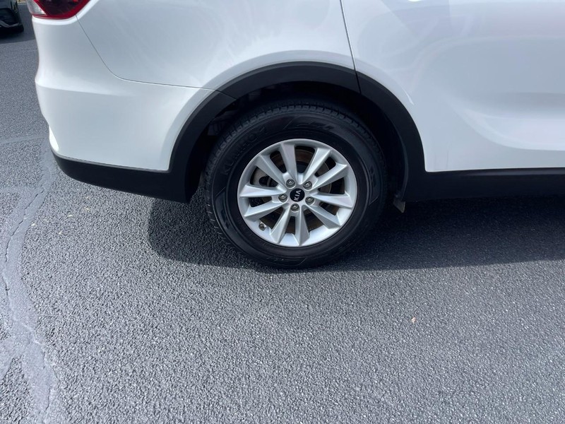 Kia Sorento Vehicle Image 08