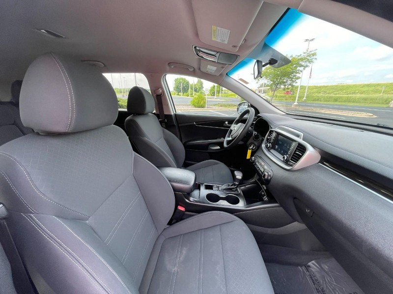 Kia Sorento Vehicle Image 10