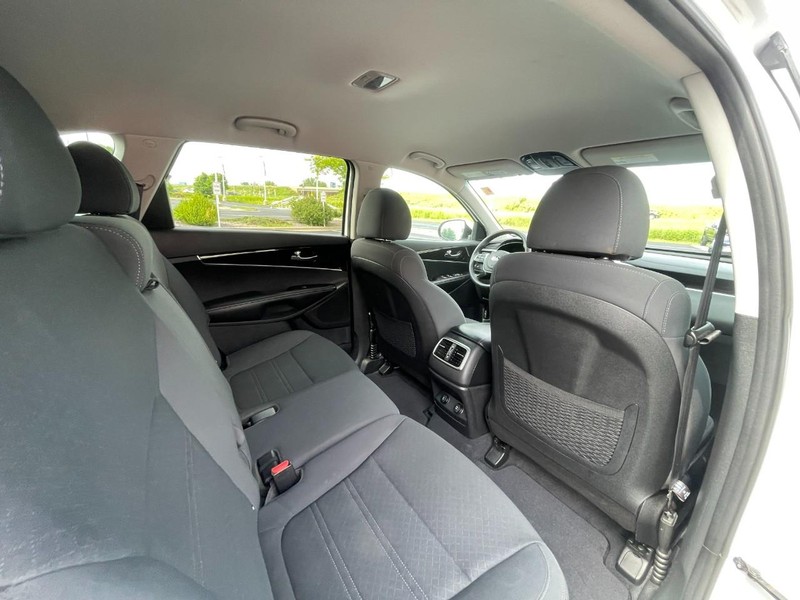 Kia Sorento Vehicle Image 13