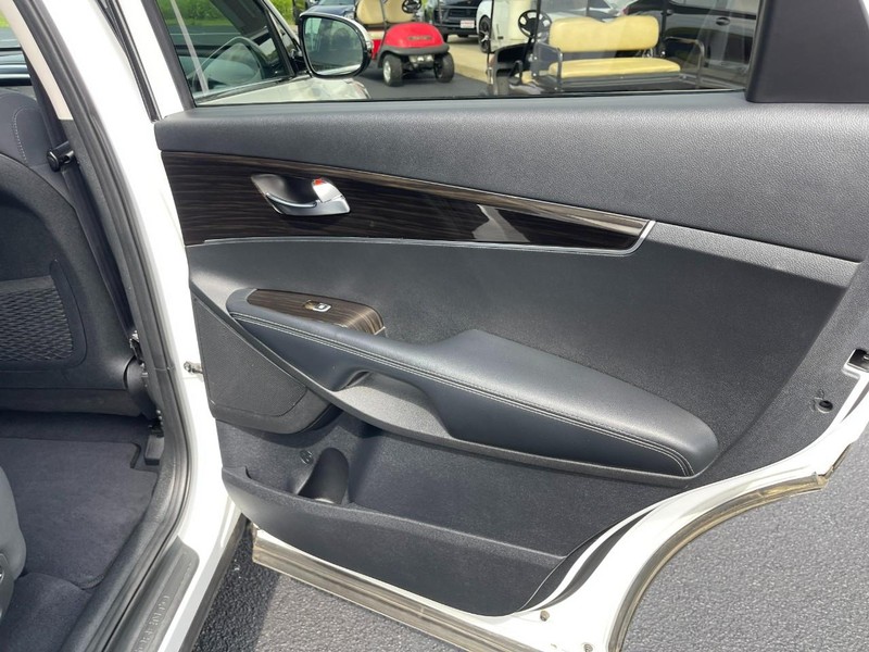Kia Sorento Vehicle Image 14