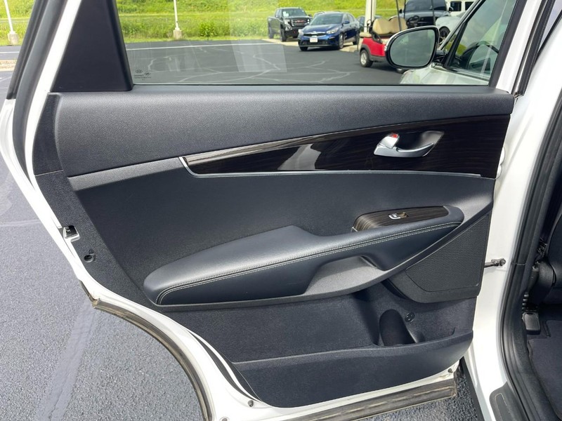 Kia Sorento Vehicle Image 17
