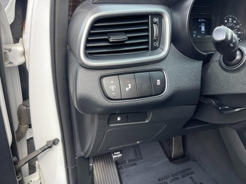 Kia Sorento Vehicle Image 21