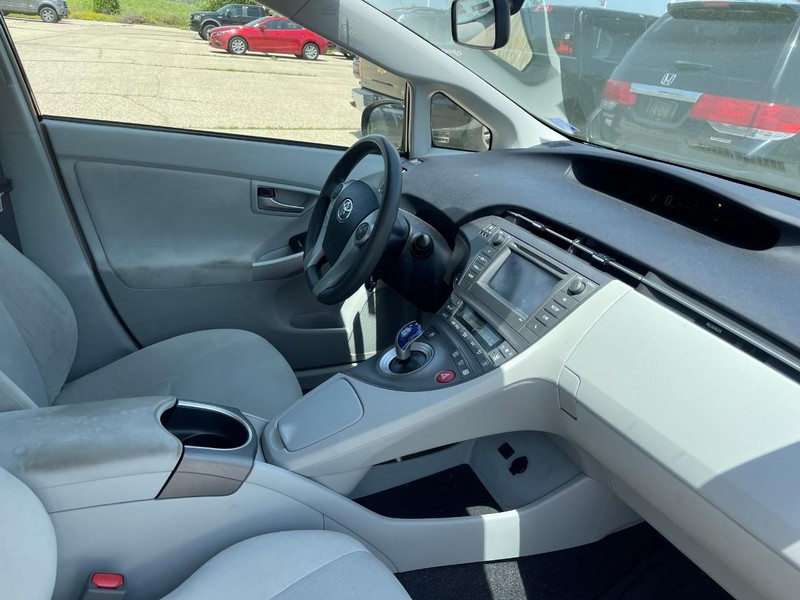 Toyota Prius Vehicle Image 02