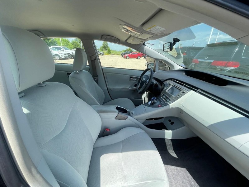 Toyota Prius Vehicle Image 03