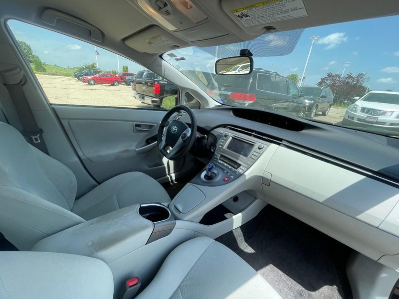 Toyota Prius Vehicle Image 04