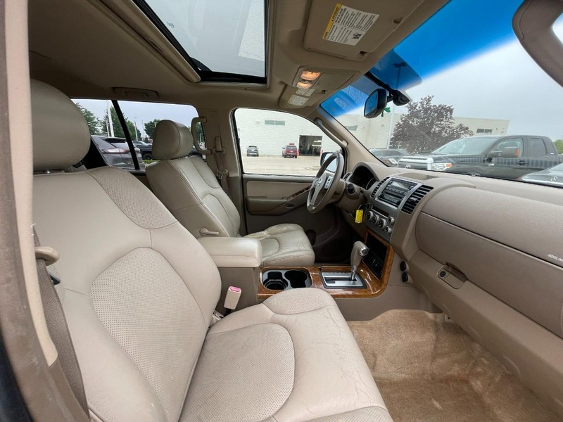 Nissan Pathfinder Vehicle Image 03