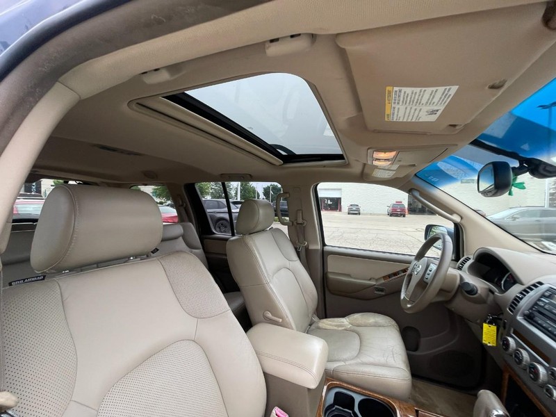 Nissan Pathfinder Vehicle Image 04