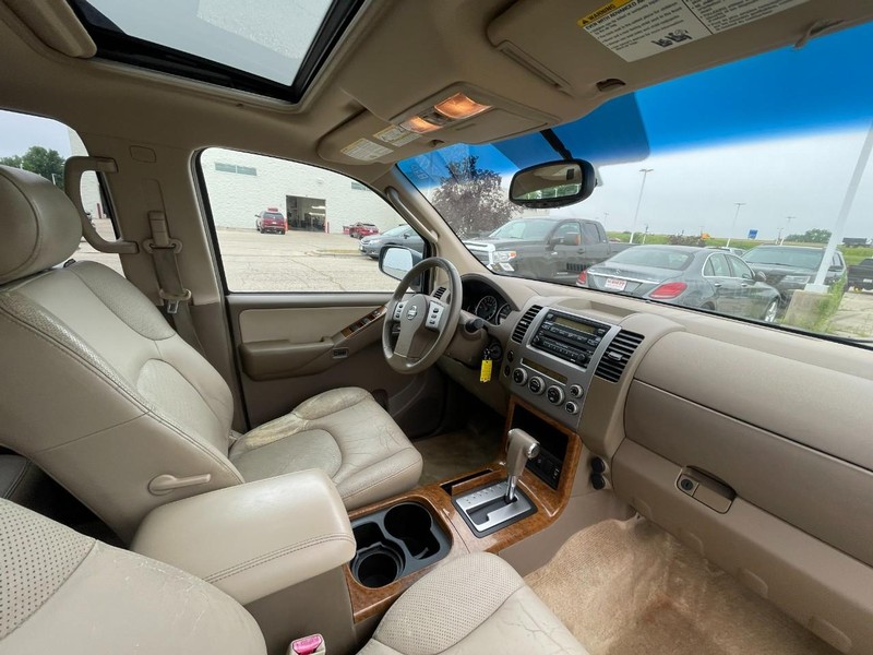 Nissan Pathfinder Vehicle Image 05