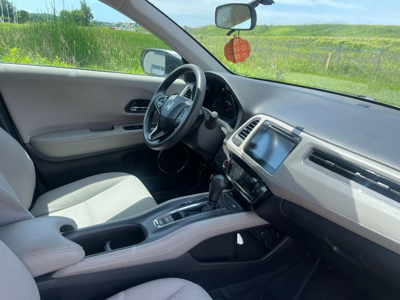 Honda HR-V Vehicle Image 02