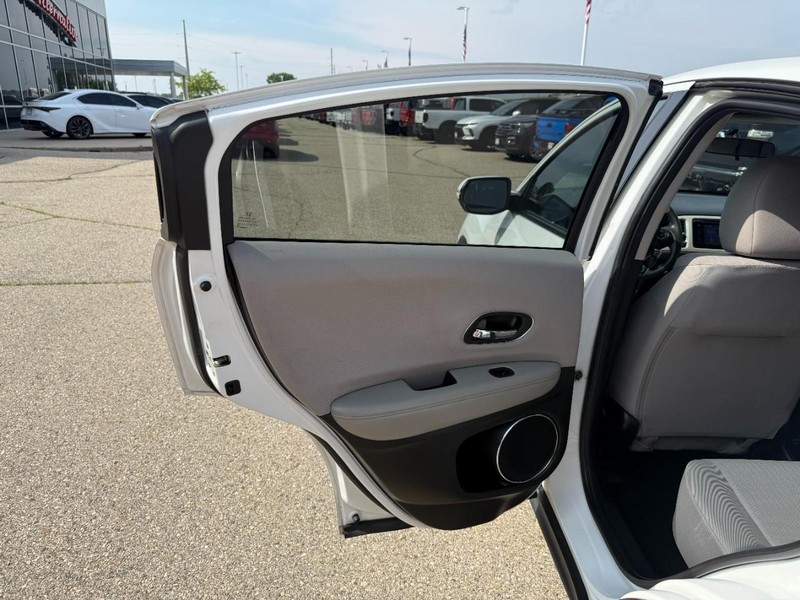 Honda HR-V Vehicle Image 30