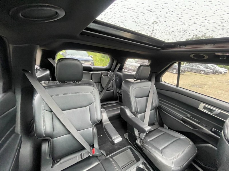 Ford Explorer Vehicle Image 05