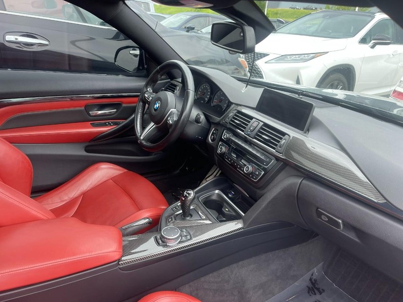 BMW M4 Vehicle Image 02
