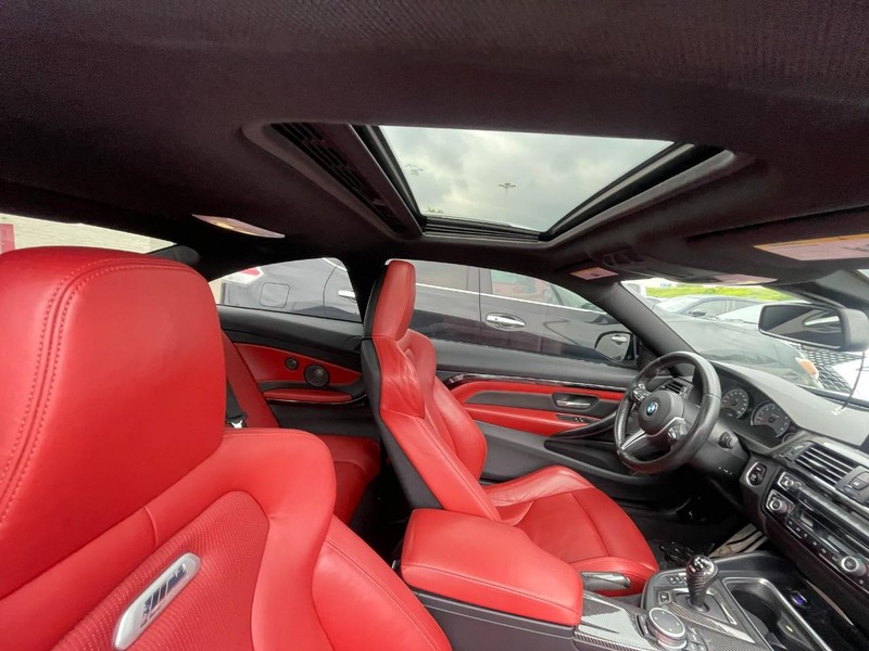 BMW M4 Vehicle Image 04