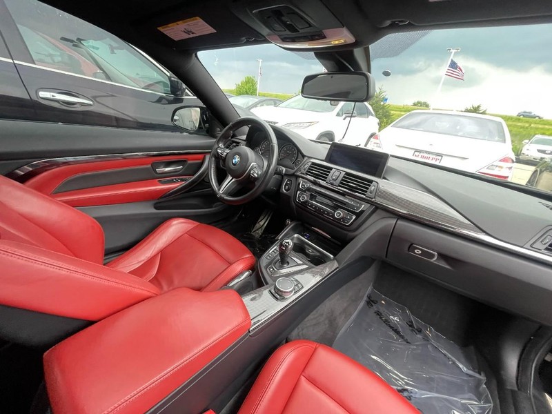 BMW M4 Vehicle Image 05
