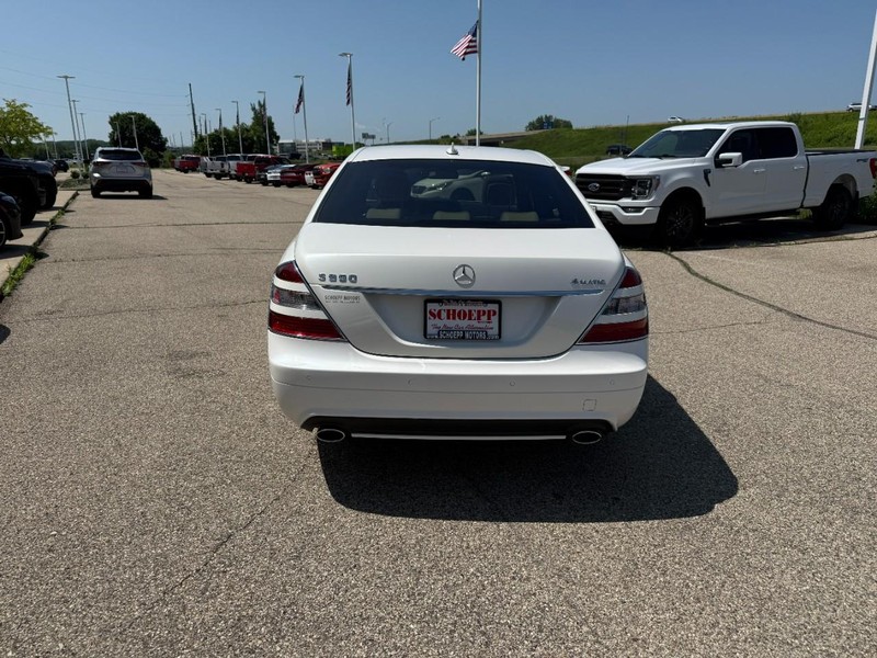 Mercedes-Benz S-Class Vehicle Image 09