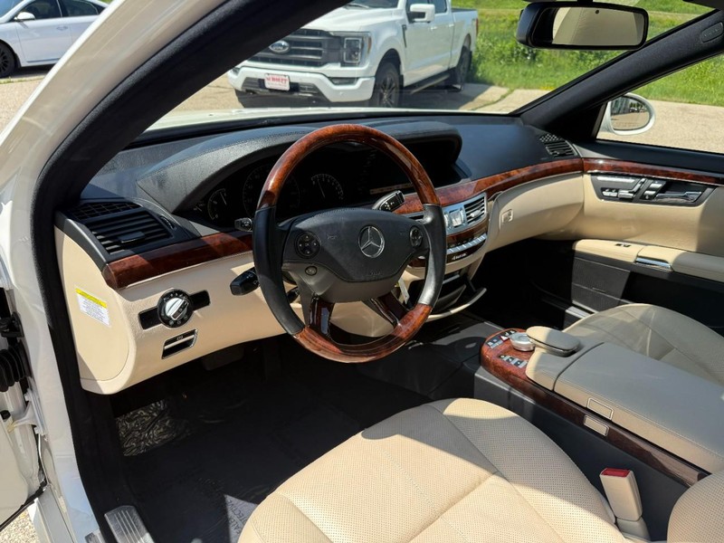 Mercedes-Benz S-Class Vehicle Image 12