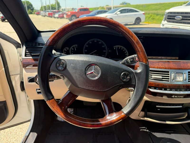 Mercedes-Benz S-Class Vehicle Image 14