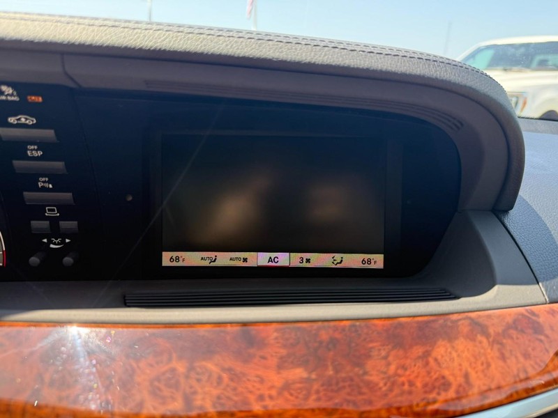 Mercedes-Benz S-Class Vehicle Image 17