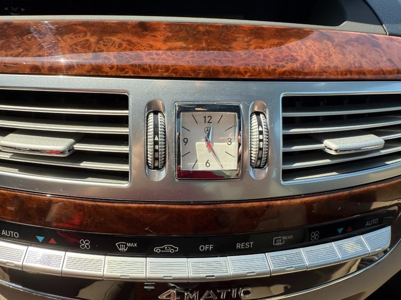 Mercedes-Benz S-Class Vehicle Image 19