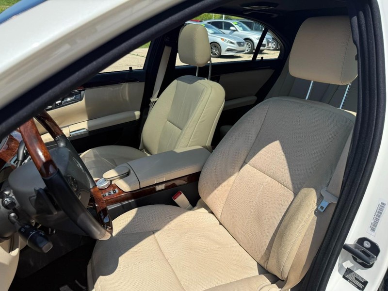 Mercedes-Benz S-Class Vehicle Image 23