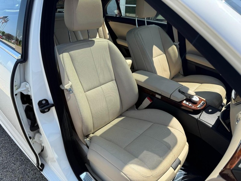 Mercedes-Benz S-Class Vehicle Image 26
