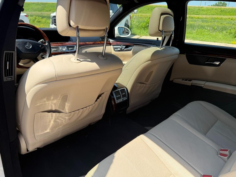 Mercedes-Benz S-Class Vehicle Image 31