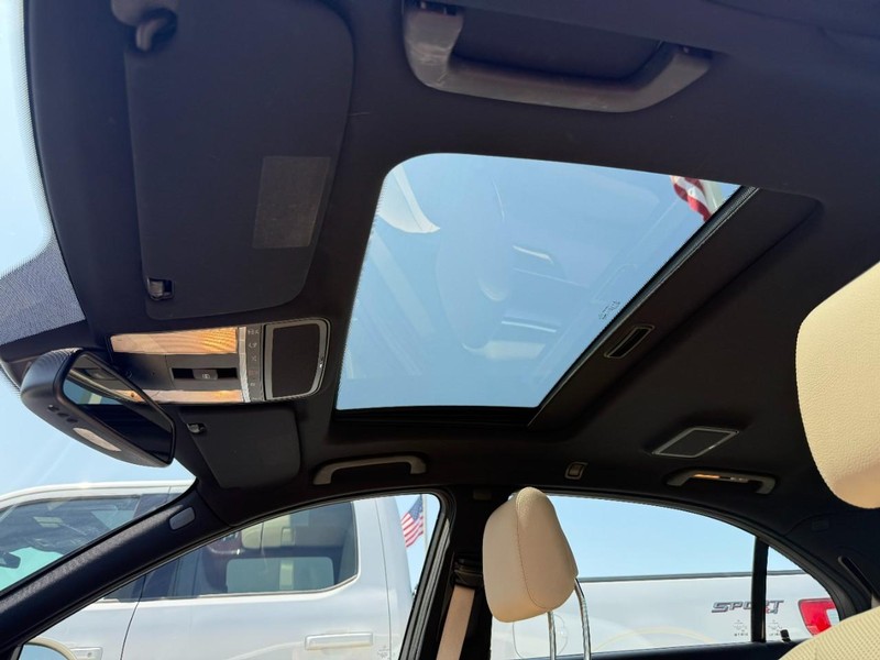 Mercedes-Benz S-Class Vehicle Image 33