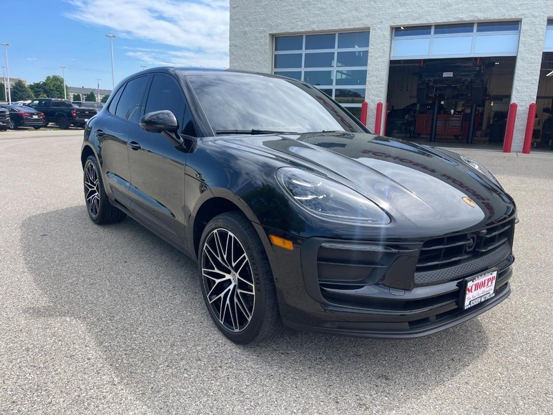 Porsche Macan Vehicle Image 02