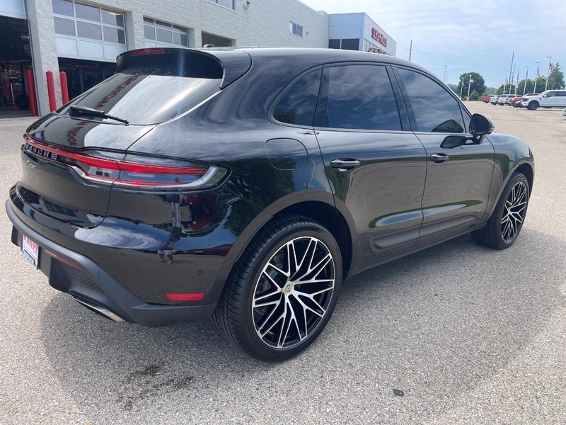 Porsche Macan Vehicle Image 03