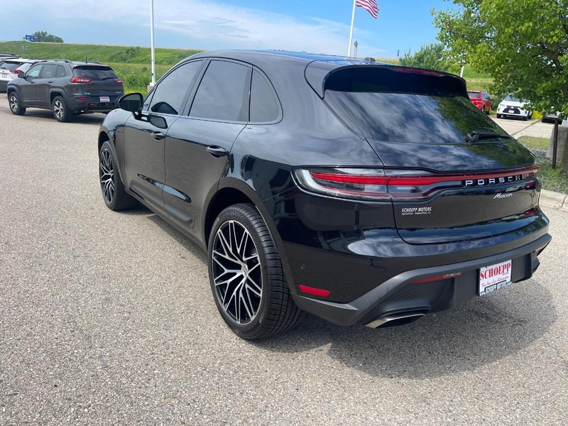 Porsche Macan Vehicle Image 06