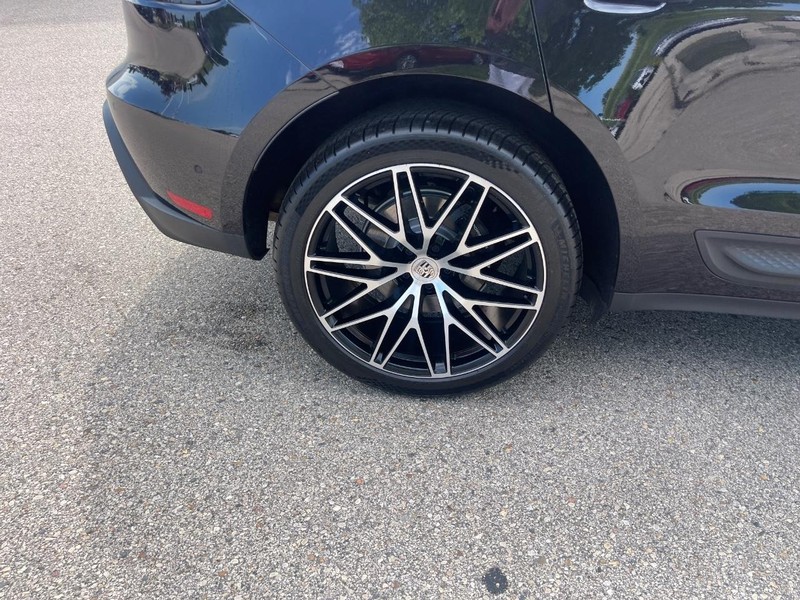 Porsche Macan Vehicle Image 08