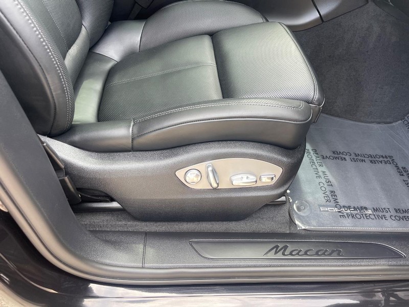 Porsche Macan Vehicle Image 10