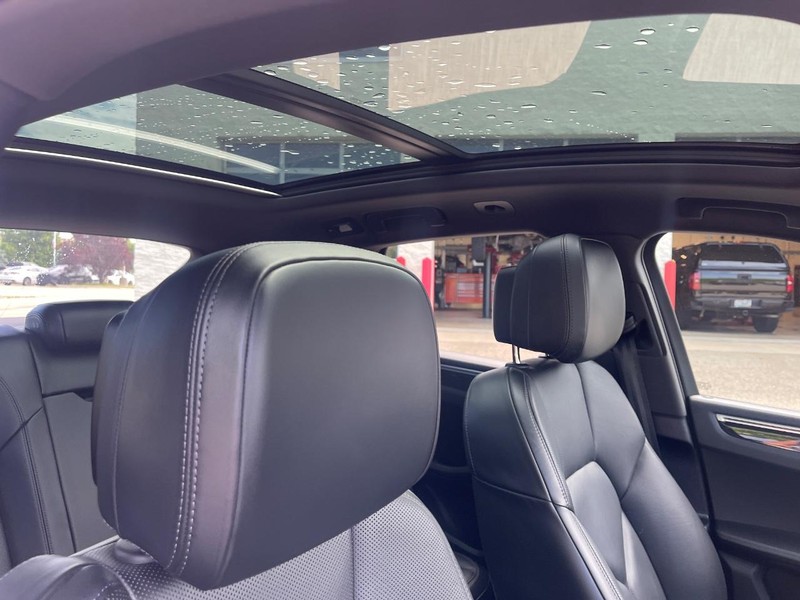 Porsche Macan Vehicle Image 12