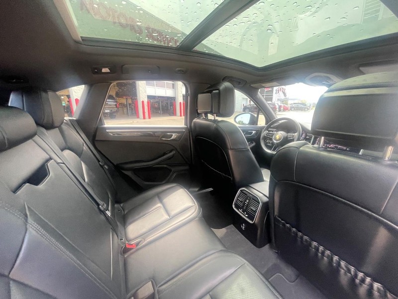 Porsche Macan Vehicle Image 17