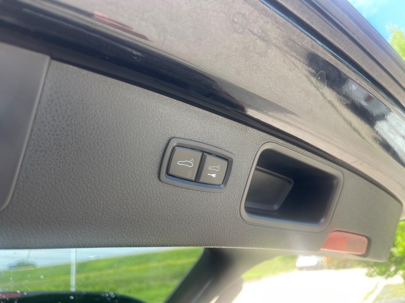 Porsche Macan Vehicle Image 20