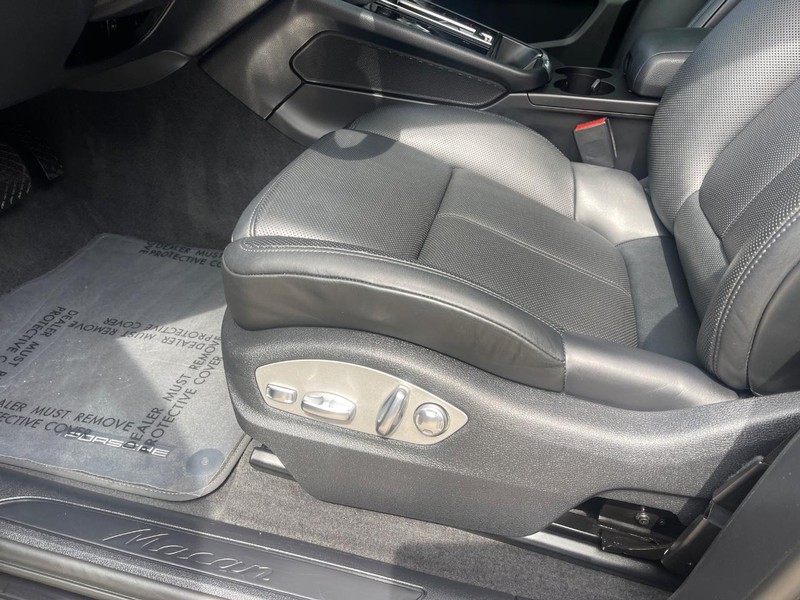 Porsche Macan Vehicle Image 22