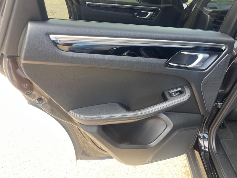 Porsche Macan Vehicle Image 24