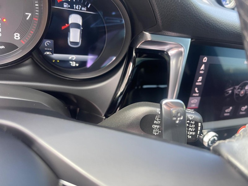 Porsche Macan Vehicle Image 31
